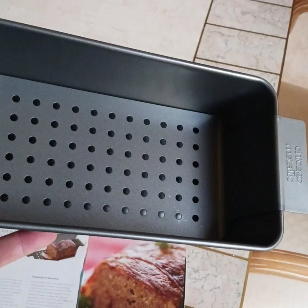 Loaf pan/meatloaf pan with pull out tray, non-stick,Chicago metallic, New - Picture 6 of 9